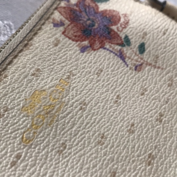 Coach Wristlet - Picture 3 of 9